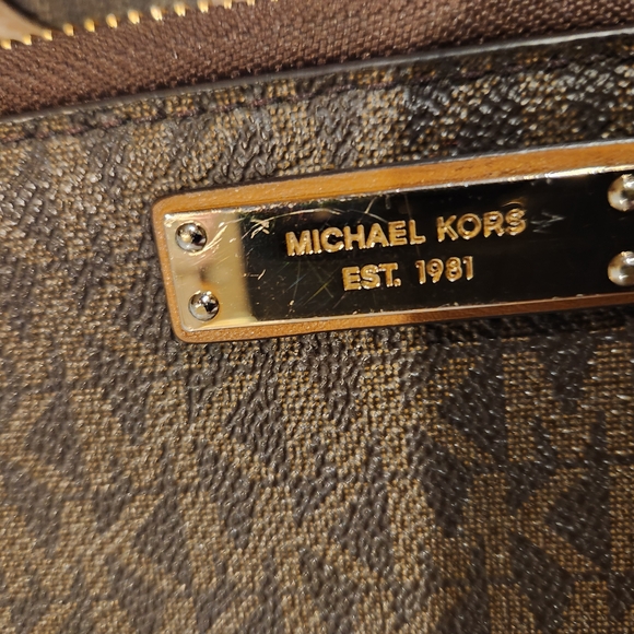 Nice Authentic Michael Kors Brown Tote and Wallet Set - Picture 3 of 16